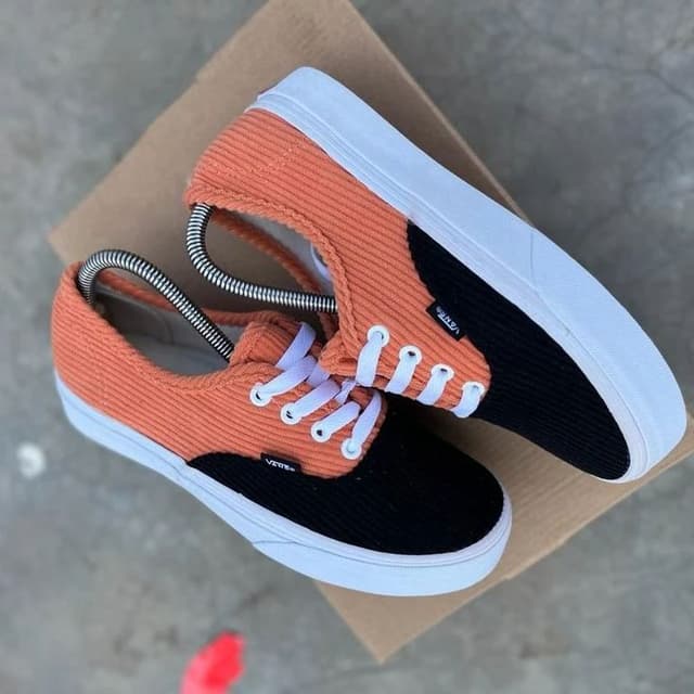 vans corduroy (orange black)