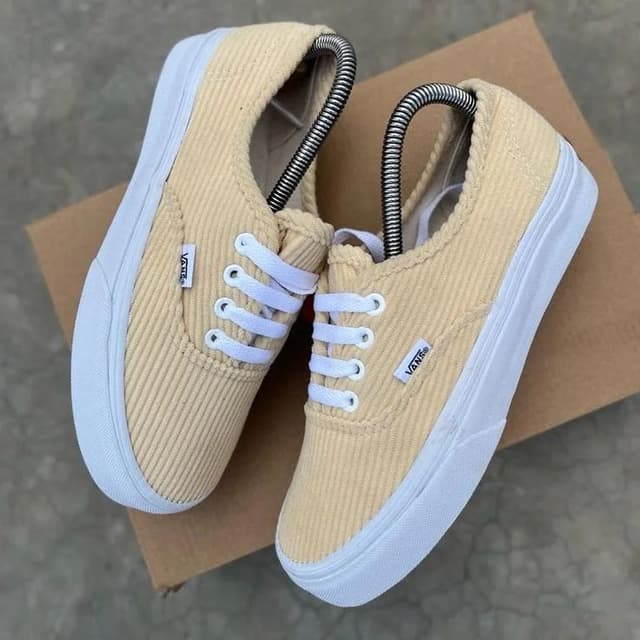 vans corduroy (yellow)
